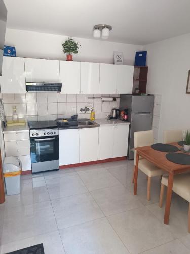 Apartments with parking space Novi Vinodolski - 27824