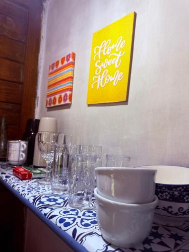 a counter with glasses and a bowl on a table at Recanto do Zeca Morretes in Morretes