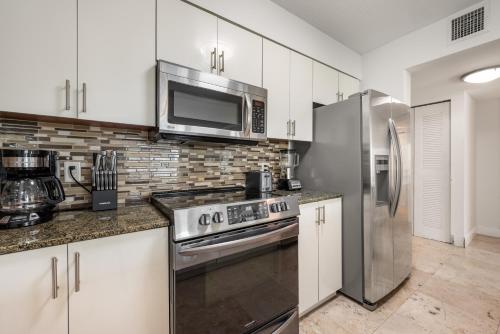 Centric 40thFloor Brickell Condo FREE parking by Palermo Home Miami photo 25