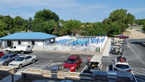 Kolam renang di atau dekat dengan Put-in-Bay Condos