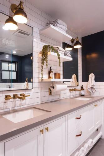 a bathroom with two sinks and a large mirror at NiDOMARE - Channel Islands Beach Retreat in Oxnard