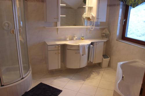 Ένα μπάνιο στο Appartments Hilton