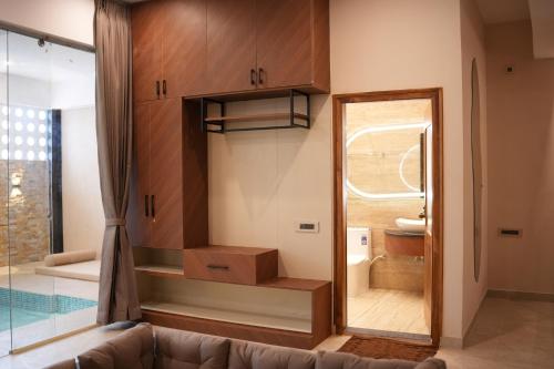 a living room with a couch and a mirror at Aadvik Luxury Farmstay in Antarasante