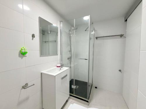 VIS3 - Newly Renovated Apartment with AC and Lift - Central Torremolinos
