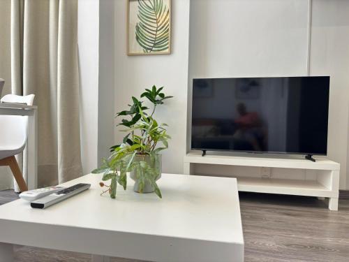 VIS3 - Newly Renovated Apartment with AC and Lift - Central Torremolinos