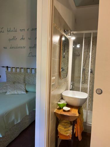 a bathroom with a sink and a bed at Agriturismo Podere Sant' Antonio in Alberese