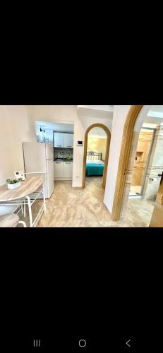 a living room with a table and a kitchen at A un passo dagli Dei in Pimonte
