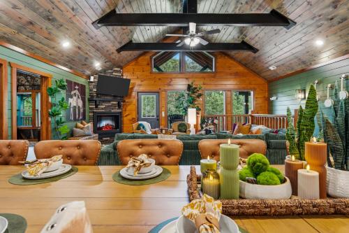 Olive Hill Sleeps 32 Pool Hot Tub Theater Sauna photo 5