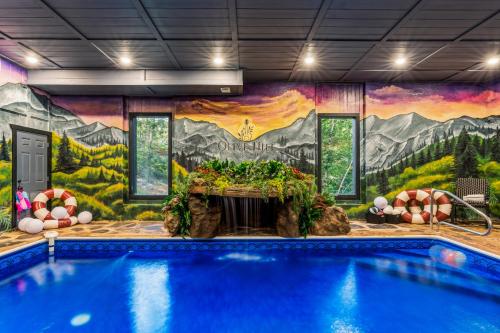 Olive Hill Sleeps 32 Pool Hot Tub Theater Sauna photo 4
