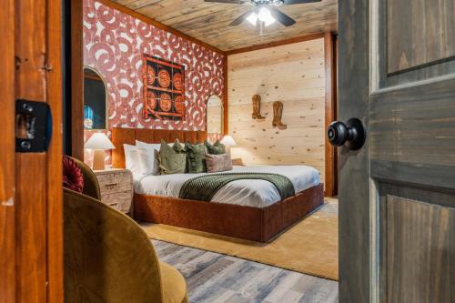 Olive Hill Sleeps 32 Pool Hot Tub Theater Sauna photo 35