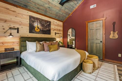 Olive Hill Sleeps 32 Pool Hot Tub Theater Sauna photo 45