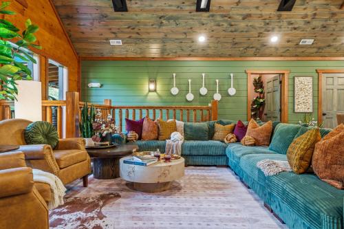 Olive Hill Sleeps 32 Pool Hot Tub Theater Sauna photo 49