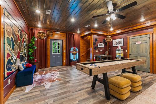 Olive Hill Sleeps 32 Pool Hot Tub Theater Sauna photo 52