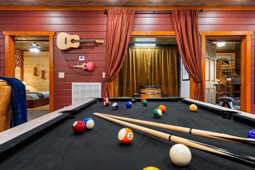 Olive Hill Sleeps 32 Pool Hot Tub Theater Sauna photo 51