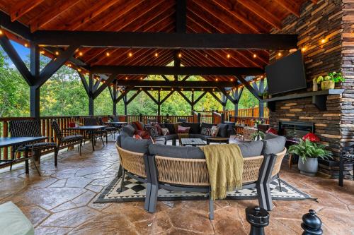 Olive Hill Sleeps 32 Pool Hot Tub Theater Sauna photo 58