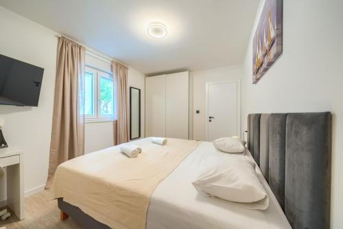 Highland Split Apartments - Unit 2