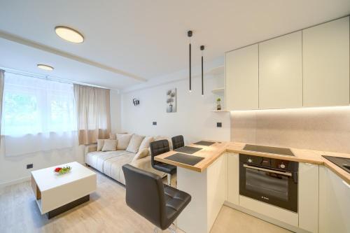 Highland Split Apartments - Unit 2