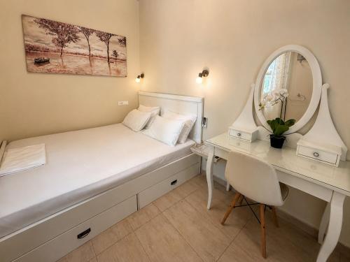 Maison Masse - Historic Residence with Private Courtyard