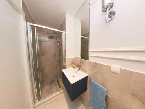 a bathroom with a shower and a sink and a shower at Apartament Marreo Casa del Mar in Mamaia