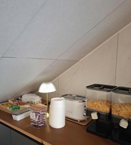 a counter with food and a lamp on a table at 스테이큐브 505 in Chŏnju-yŏk