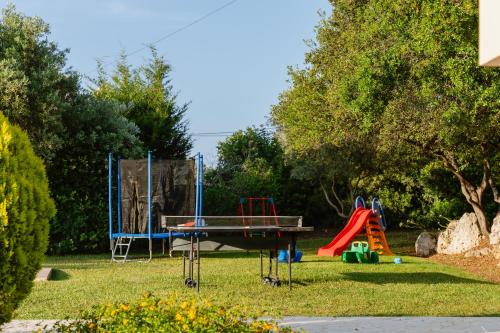 Villa Danna - Private Pool, Playground & Sea Views