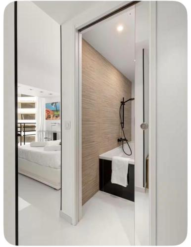 Prestige Croisette Sea View Suite with Private Terrace & Jacuzzi