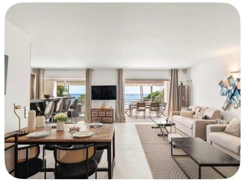 Prestige Croisette Sea View Suite with Private Terrace & Jacuzzi