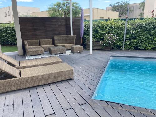 VILLA JAMERO, Bord de Mer, Piscine Chauffée, Balnéo, Climatisation,, Parking Privé
