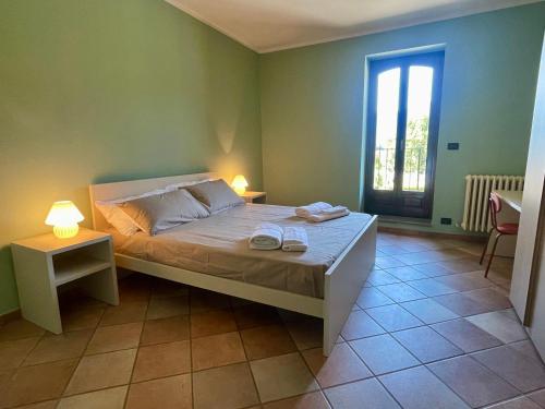 a bedroom with a bed with two towels on it at Sosta dei Passeggeri in Roccabruna