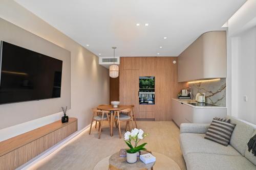 La Croisette Seafront - Terrace - 2BR Cannes