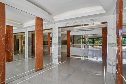 La Croisette Seafront - Terrace - 2BR Cannes