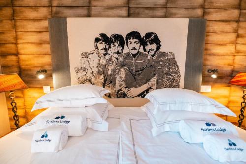a bed with a picture of a group of men on it at Surfers Lodge Peniche in Peniche