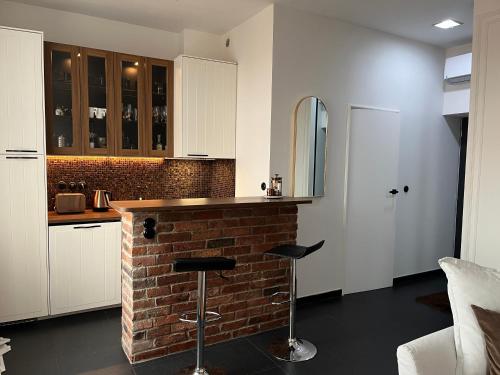 a kitchen with a brick bar in a room at Podróżnik in Oświęcim