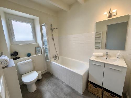 a bathroom with a toilet and a tub and a sink at Samour House - Centre ville in Saint-Vaast-la-Hougue