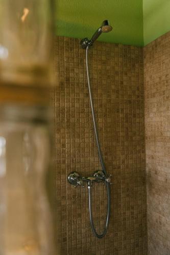 a shower in the corner of a bathroom at Hotel Rural El Conceyu in Cabanella