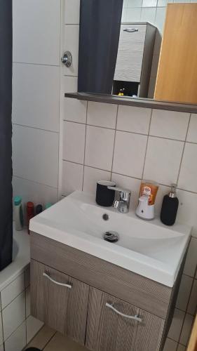 a kitchen counter with a sink in a bathroom at Moderne, ruhige Ferienwohnung! in Geistingen