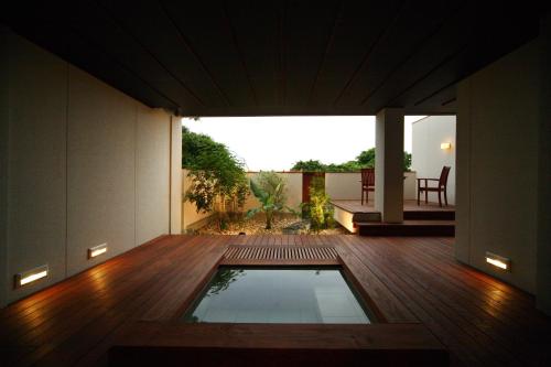 Der Swimmingpool an oder in der Nähe von Uminoyasuragi Hotel Ryugu