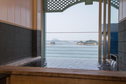 Φωτογραφία από το άλμπουμ του Uminoyasuragi Hotel Ryugu σε Kami Amakusa
