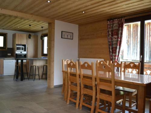 Chalet 3 chambres, balcon, parking, animaux admis, 8 pers.
