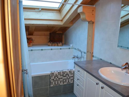 Chalet spacieux à Châtel, 12 pers., 3 chambres, proche remontées Linga, WiFi, balcon et garage