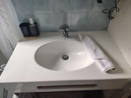 Charmant 2 pièces avec terrasse, proche commodités et navettes, 4 pers, WiFi, parking, Châtel