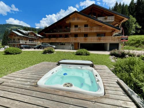 Chalet spacieux 15 pers, jacuzzi, parking, animaux admis