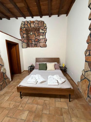 a bedroom with a bed with towels on it at DiVa in Castelnuovo di Farfa