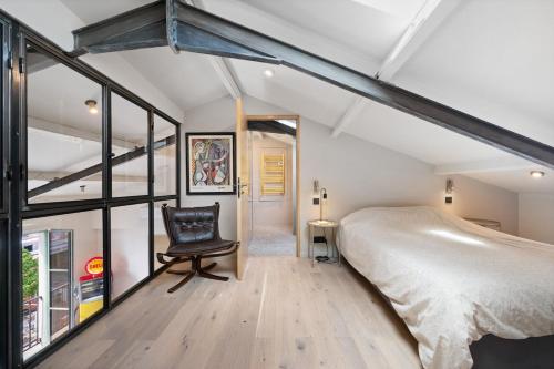Garibaldi elegant duplex with a soothing view AC