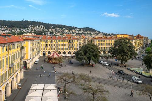 Garibaldi elegant duplex with a soothing view AC