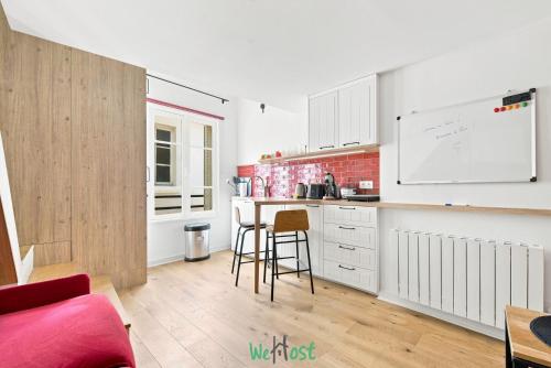 Charming apt steps from Notre-Dame & the Seine