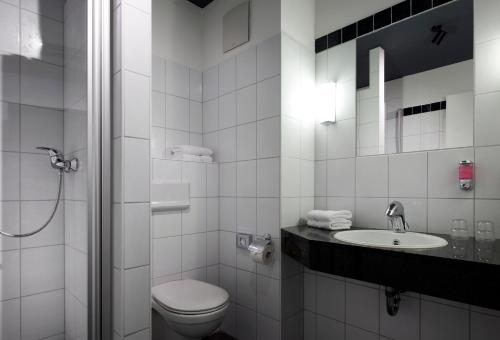 Un baño de Dom Hotel