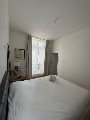 Elegant 2-Bedroom Apartment in the Heart of Paris