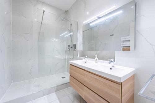 3Bdr & 2 bathrooms next to Champs Elysées, Opéra