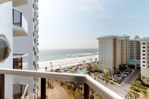 Gorgeous and well appointed efficiency with shared pool and beach access photo 11